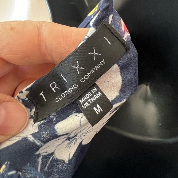 Trixxi One Piece Romper Navy Floral Sz M Adjustable Straps Criss Cross Chest - Picture 5 of 5